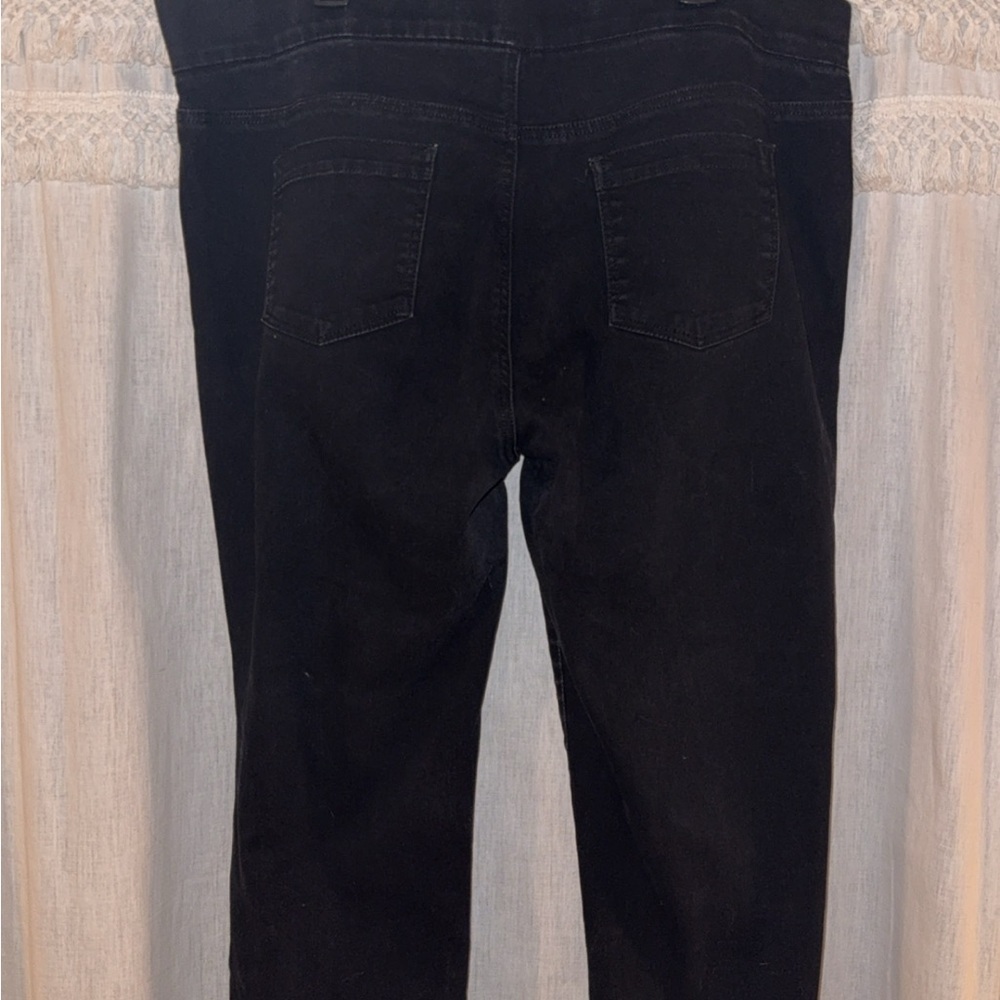 Gloria Vanderbilt Black Pull-On Jeans - Picture 2 of 3